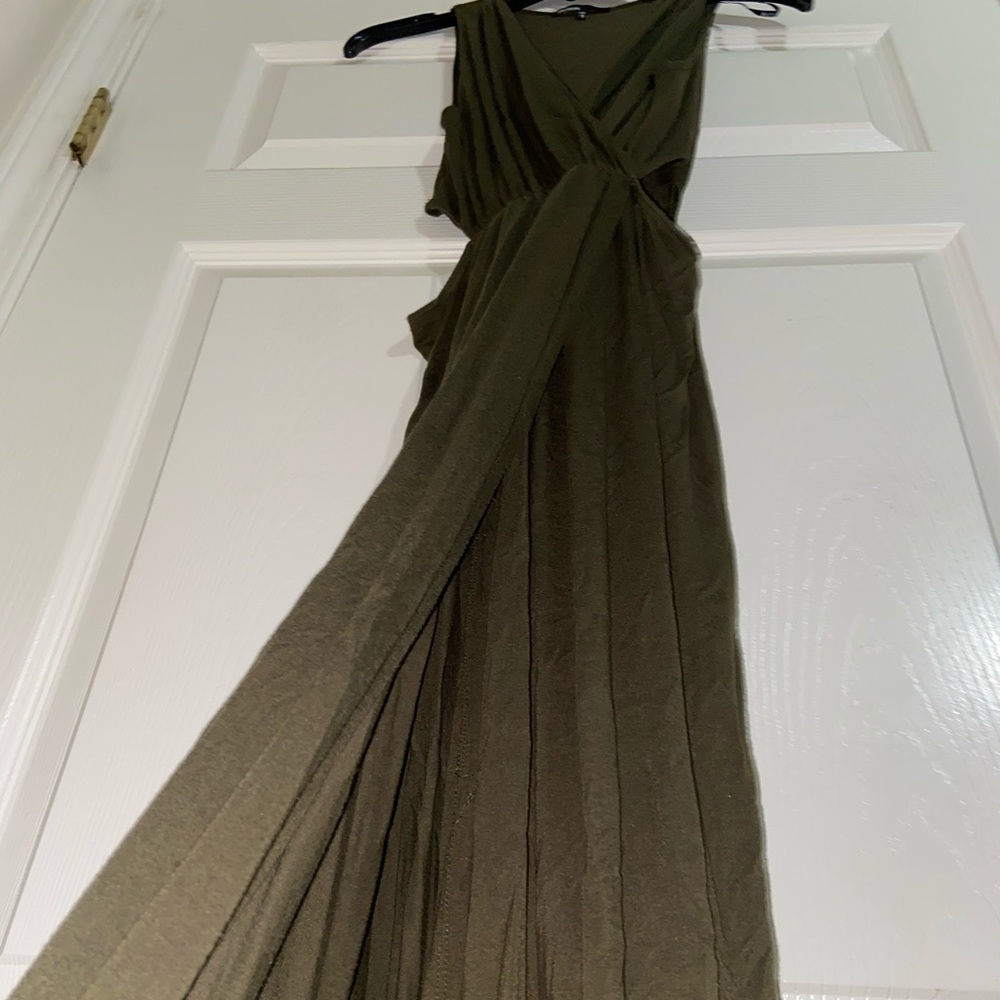 🍂Military green maxi slit dress w/cut-out rib